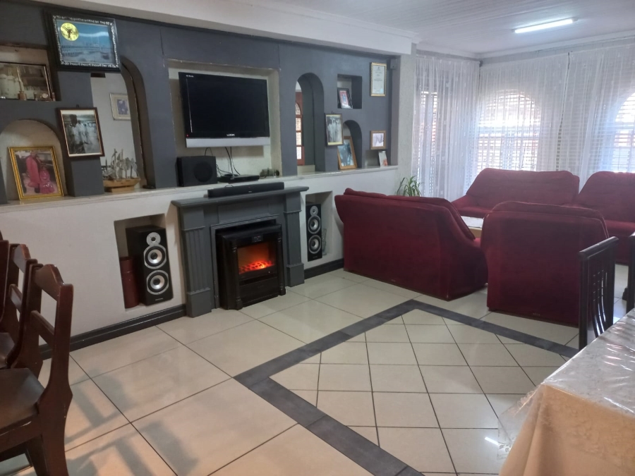 4 Bedroom Property for Sale in Woodlands Western Cape